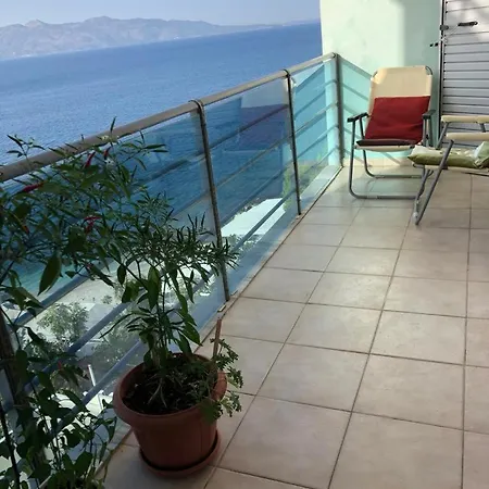 Joni Apartment